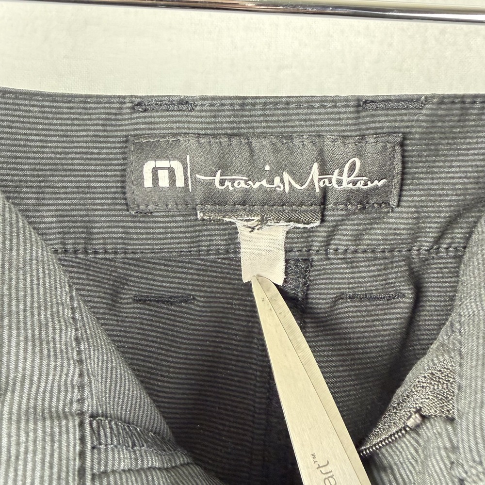 Travis Mathew Shorts Mens Sz 40 Gray Performance Stretch Golf Chinos 10" Inseam - Picture 2 of 11
